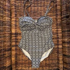 One piece, convertible strap, shaper swim suite. Size 8 Black, green and white.